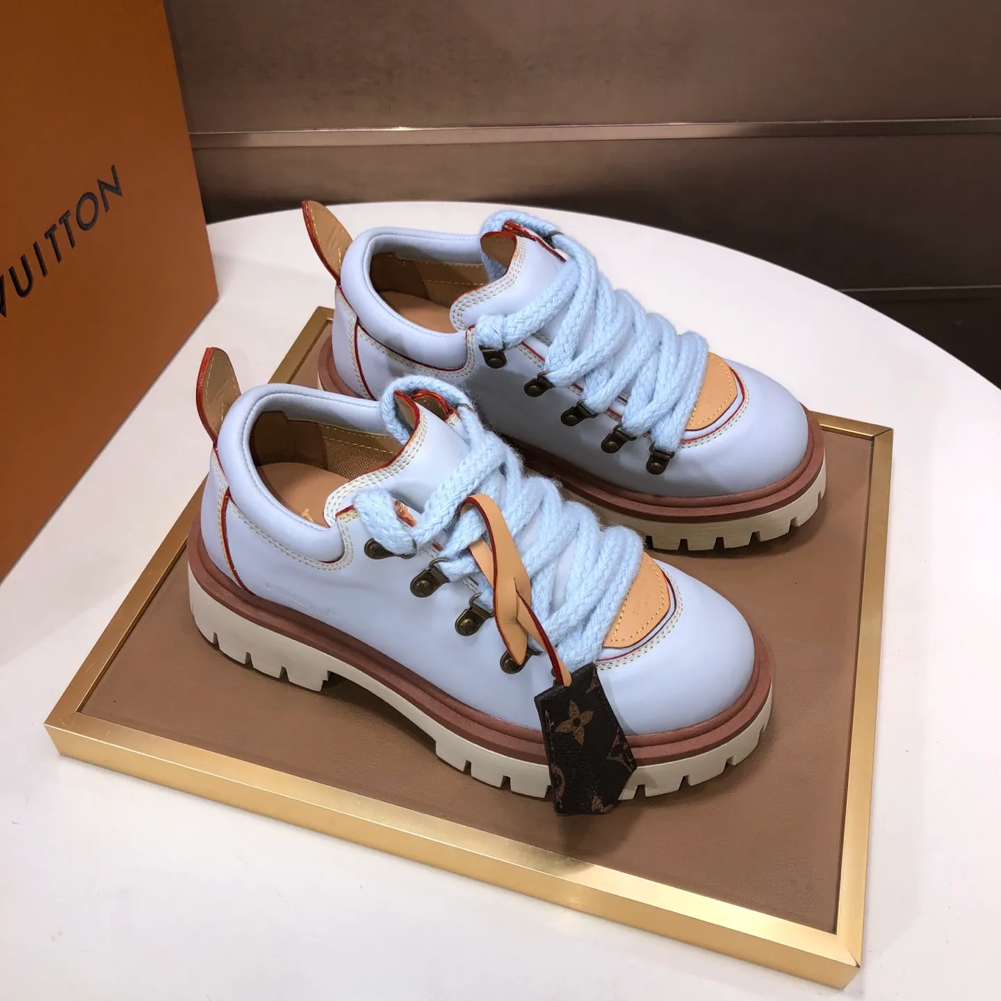 Men's shoes 💰660💰 LV Louis Vuitton 2025 autumn and winter new couple's new style, the original version is developed one to one, retro fashion, handsome and cool mountaineering derby shoes are out of stock 👍 💎 Material: imported first-layer cowhide 💎 Lining: imported lambskin 💎 Outsole: original molded TR non-slip sole 💎 Bottom height: 3.5cm 💎 Shoe size: 35-45 for both men and women